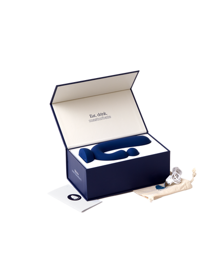 Puissante chouchou rabbit vibrator comes with a USB charger and storage pouch in an elegant navy blue box.