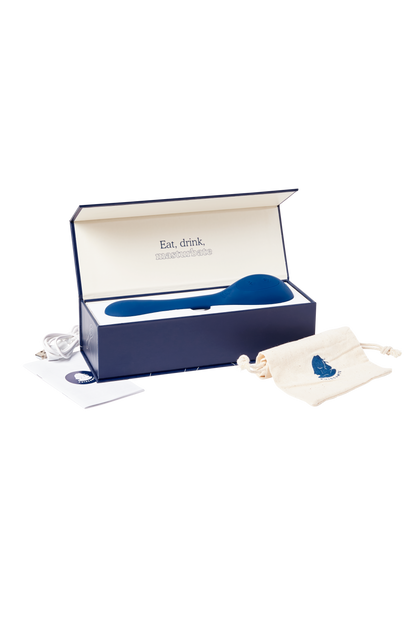 Puissante Coco vibrator comes with a USB charger and storage pouch in an elegant navy blue box.